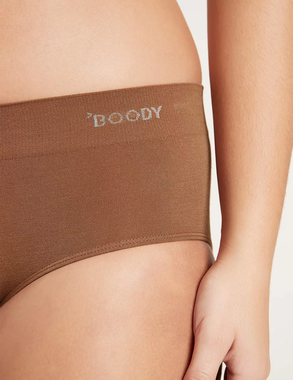 Sure! Here’s an optimized title for your e-commerce product:

Luxury Nude Midi Briefs for Ultimate Comfort and Style

Let me know if you need further assistance!